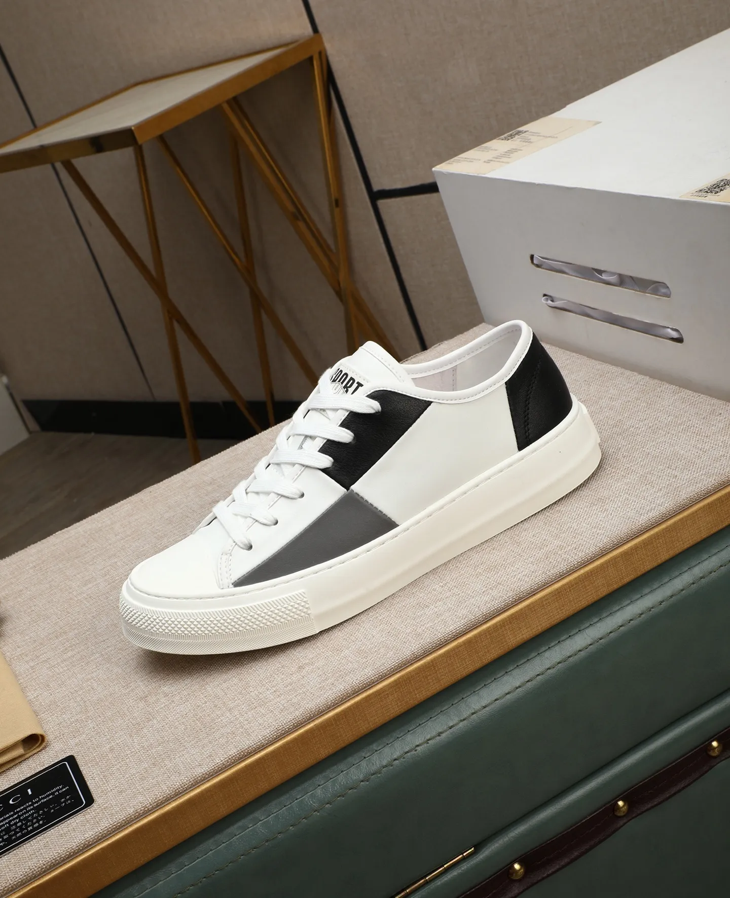 Men's men's shoes 💰440 GUCCI🔍🔍The latest model is on sale at the same time at the counter. Original calfskin imported from Italy, genuine leather lining, (high-end, noble, and classy) with exquisite workmanship. Sole: Original sole provided by the original factory, ⚠Exclusive double-layer movable molded sole super comfortable⚠, real shot 🎬The real thing is better🔍🔍"High quality·Follow the order" Code number 38-44